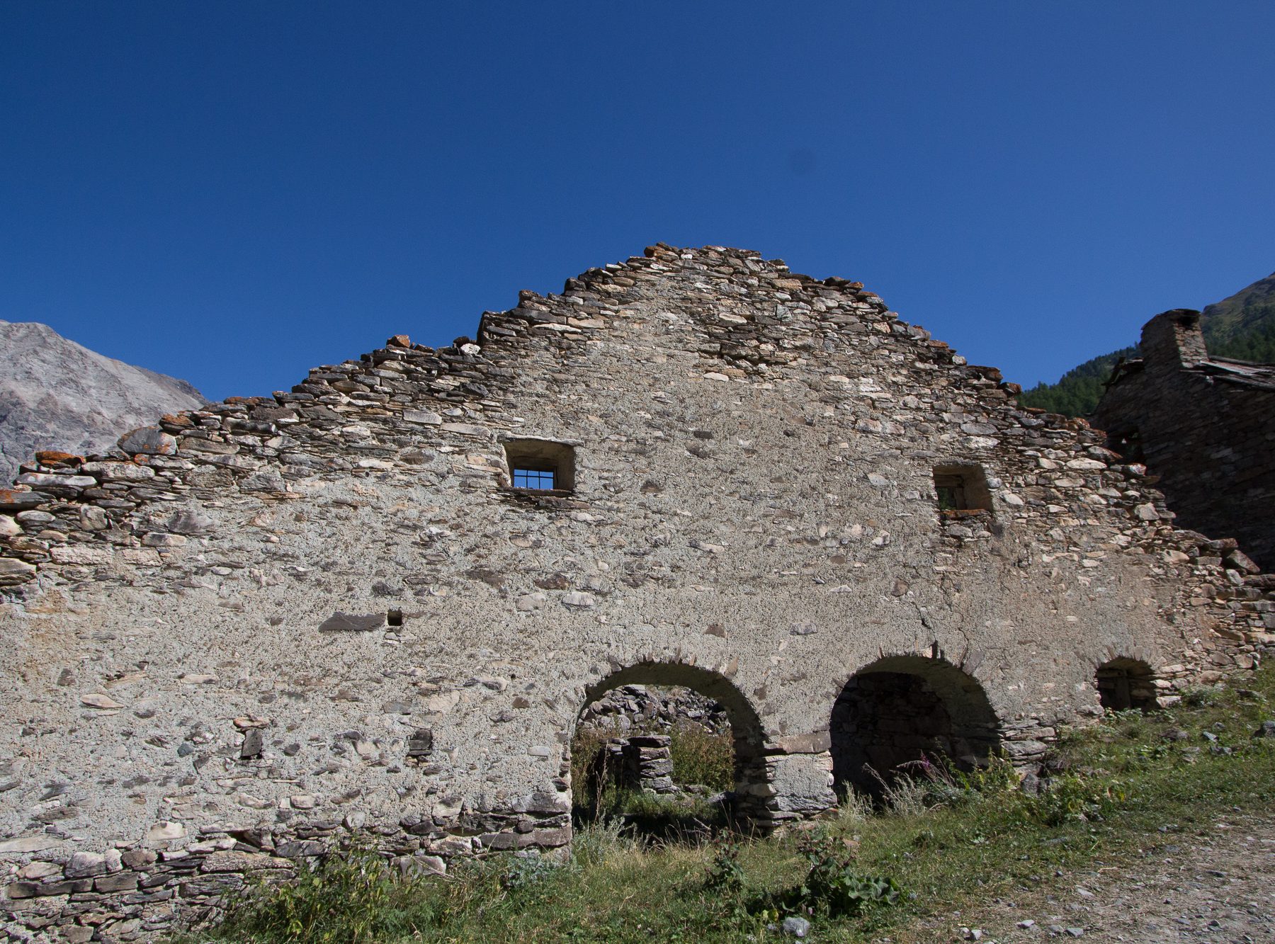 Remains of an old "grangia" (local mountain construction) in Chabaud, 2017