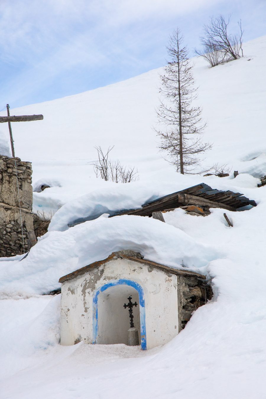 Small chapel under the snow at Laval, 2020