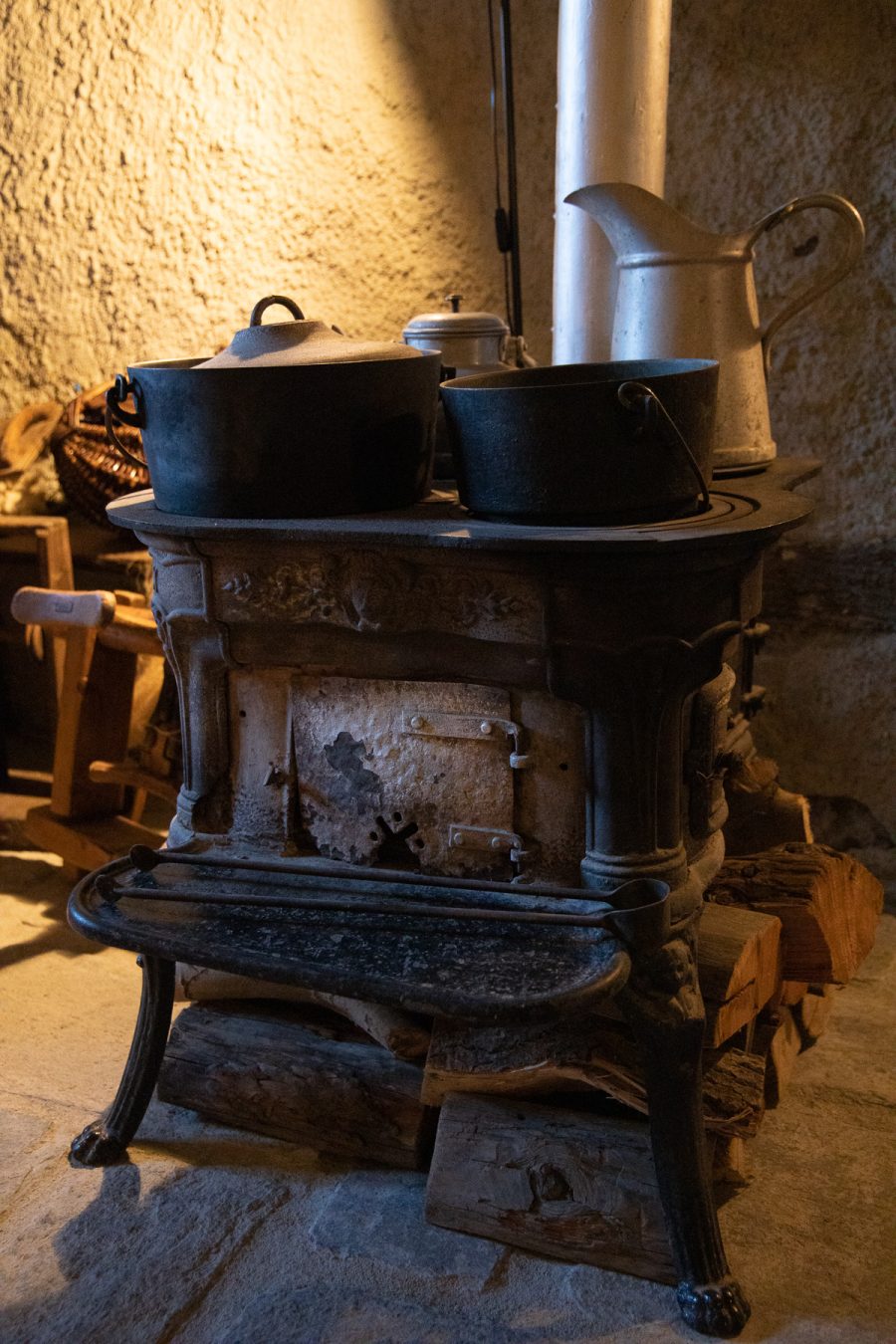 Old stove at the "Museo del Costume e delle Tradizioni Alpine", Pragelato, 2020